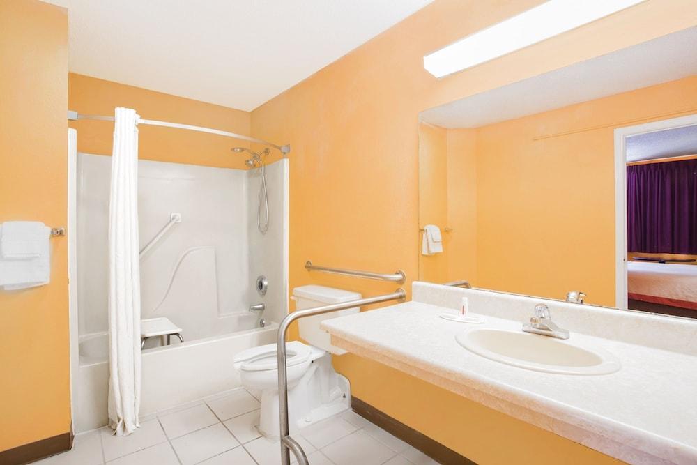 Americas Best Value Inn Darien Exterior foto